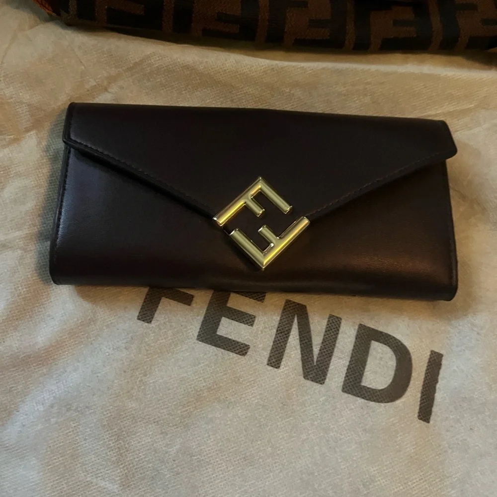 Fendi Two piece bundle wallet and bag and they are GORGEOUSSSS - Picture 16 of 16